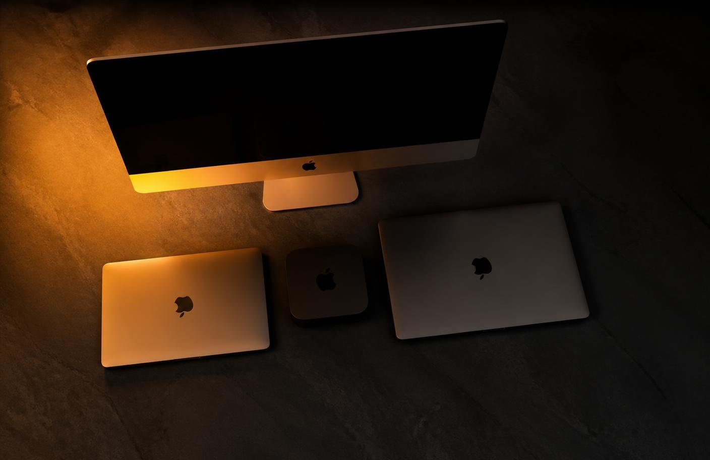 Linha de produtos Apple em ambiente premium